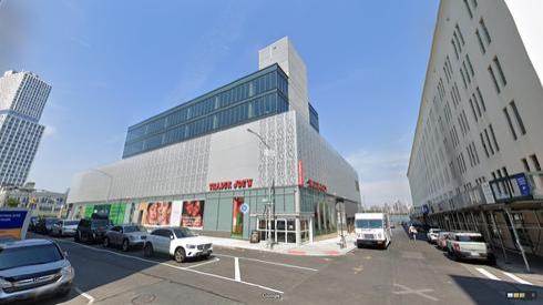 Rent Office 200-206 kent avenue