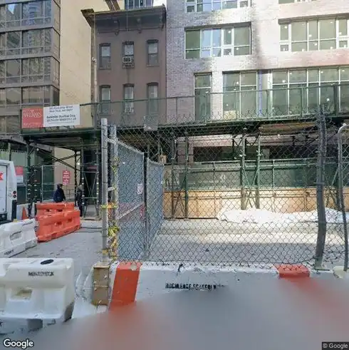 rent retail 213 east 45th street