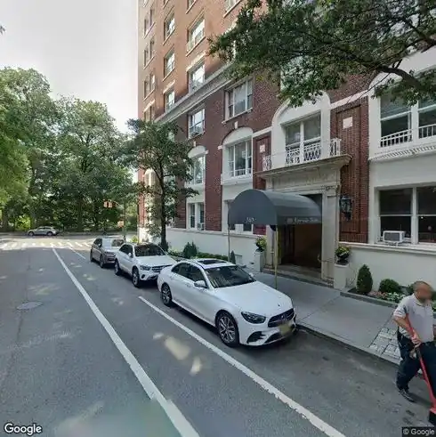 rent apartment 180 riverside dr