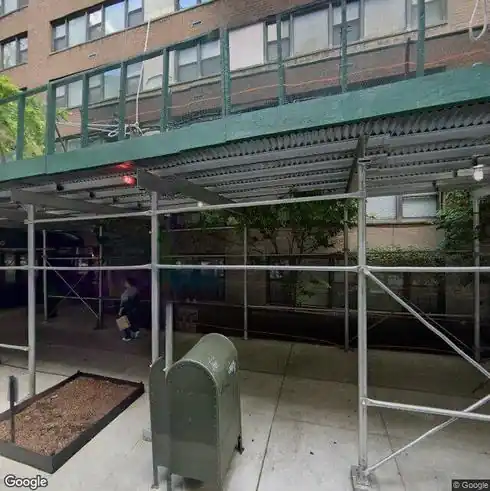 rent apartment 220 east 67th street