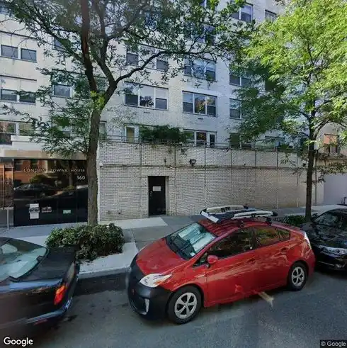 rent apartment 360 w 22nd st