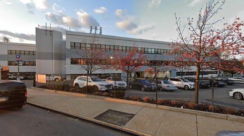 rent office 1 cross island plz