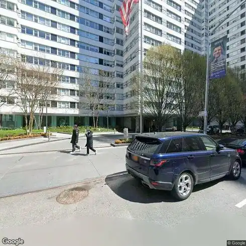 rent apartment 215 e 68th st