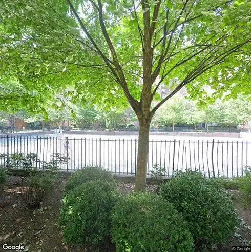 rent apartment 252 1st ave