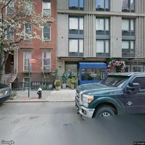 rent apartment 445 w 35th st