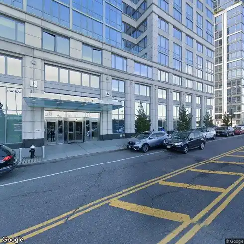 rent apartment 80 riverside boulevard