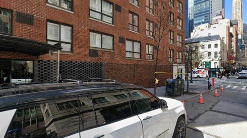 rent apartment 300 e 51st st